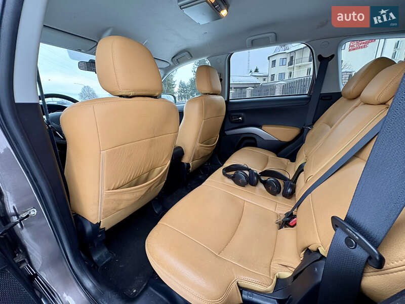 Внедорожник / Кроссовер Mitsubishi Outlander XL 2010 в Староконстантинове