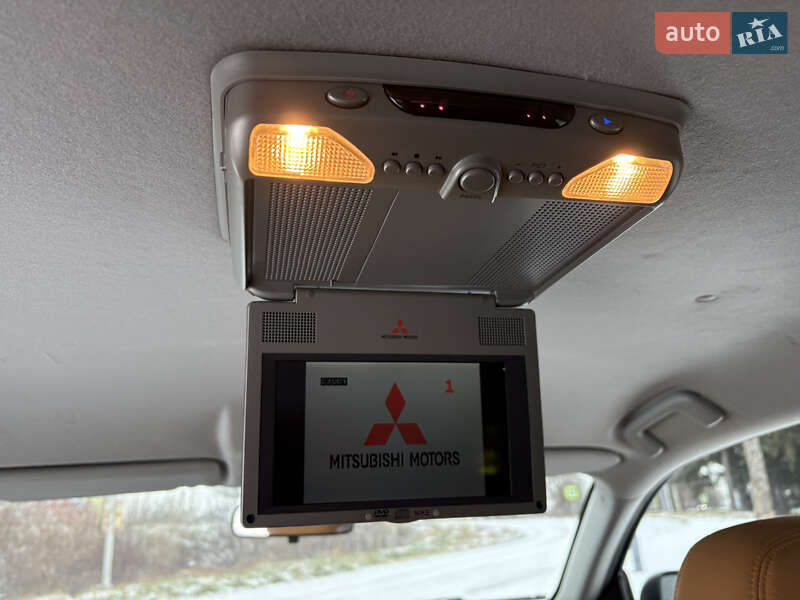 Внедорожник / Кроссовер Mitsubishi Outlander XL 2010 в Староконстантинове