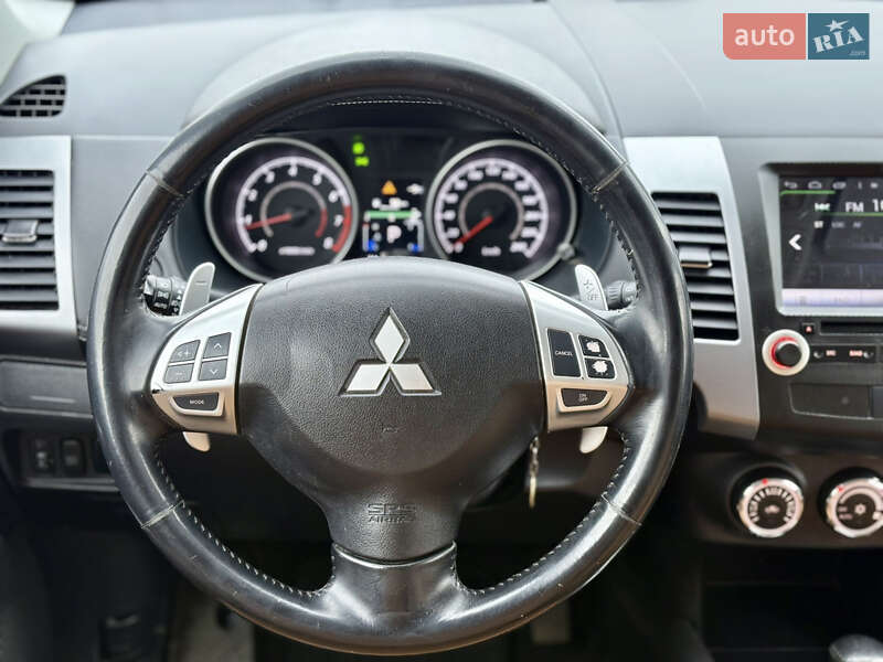 Внедорожник / Кроссовер Mitsubishi Outlander XL 2010 в Староконстантинове