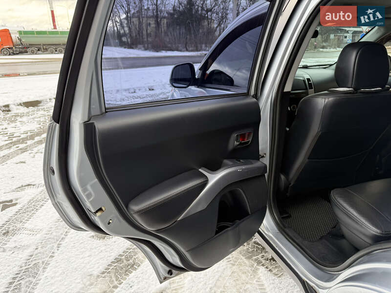 Внедорожник / Кроссовер Mitsubishi Outlander XL 2007 в Киеве