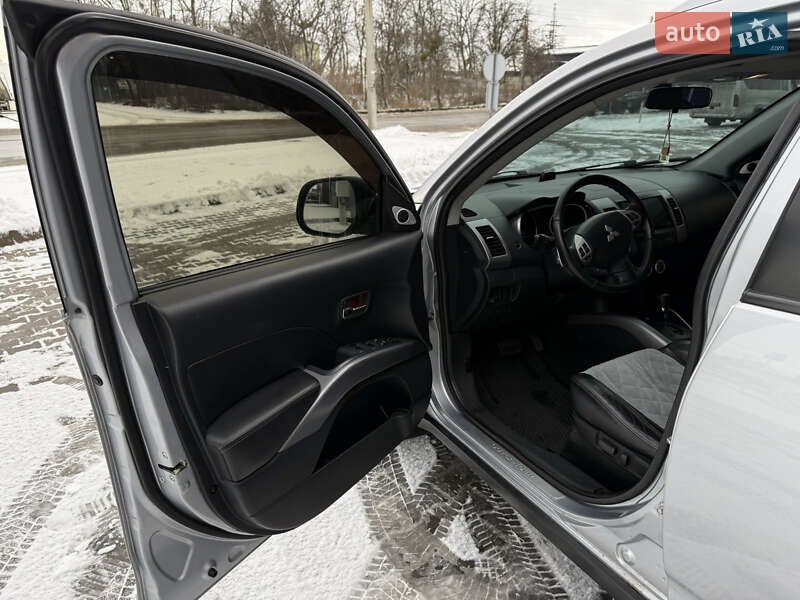 Внедорожник / Кроссовер Mitsubishi Outlander XL 2007 в Киеве