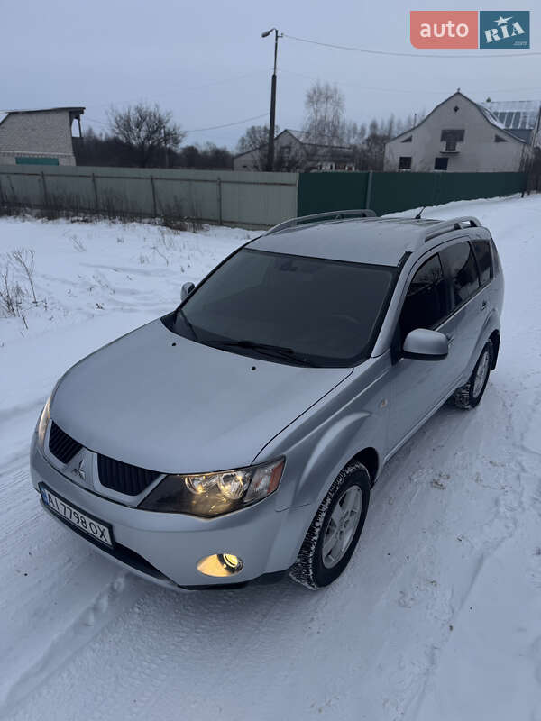 Позашляховик / Кросовер Mitsubishi Outlander XL 2008 в Броварах