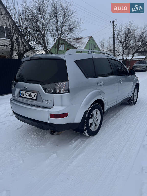 Позашляховик / Кросовер Mitsubishi Outlander XL 2008 в Броварах