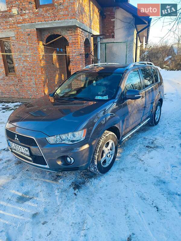 Mitsubishi Outlander XL 2010