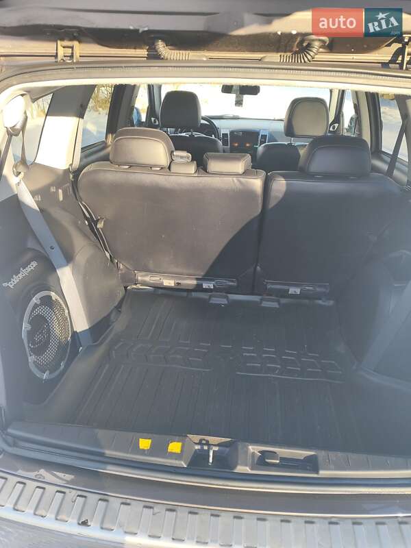 Внедорожник / Кроссовер Mitsubishi Outlander XL 2010 в Львове