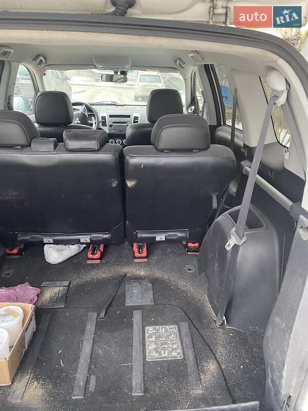Внедорожник / Кроссовер Mitsubishi Outlander XL 2008 в Житомире
