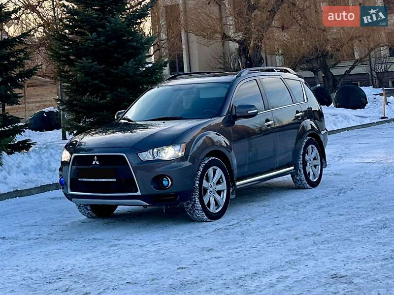 Mitsubishi Outlander XL 2011