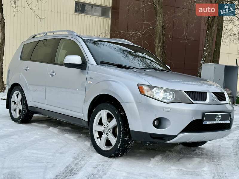 Внедорожник / Кроссовер Mitsubishi Outlander XL 2007 в Днепре