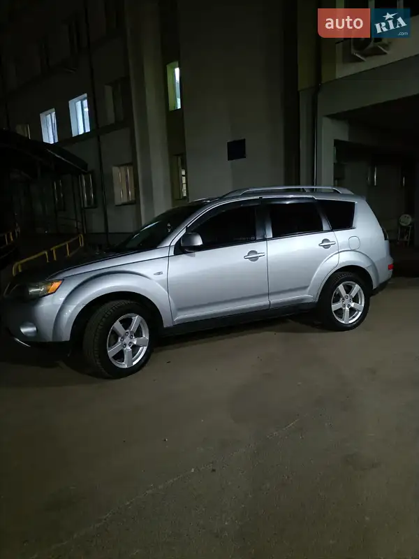 Mitsubishi Outlander XL