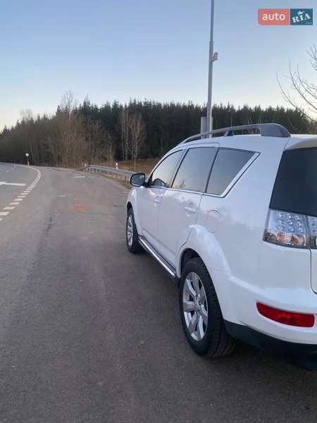 Mitsubishi Outlander XL