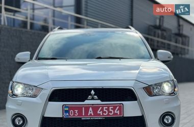 Позашляховик / Кросовер Mitsubishi Outlander XL 2010 в Луцьку