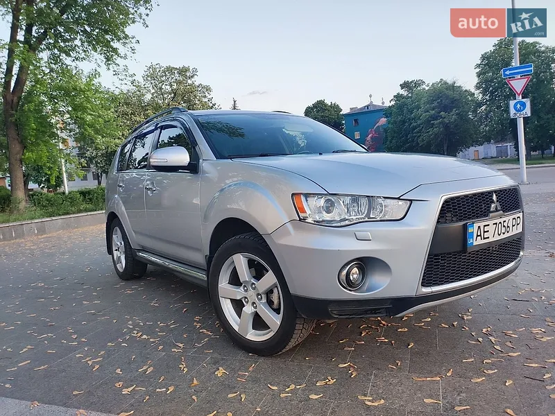 Mitsubishi Outlander XL