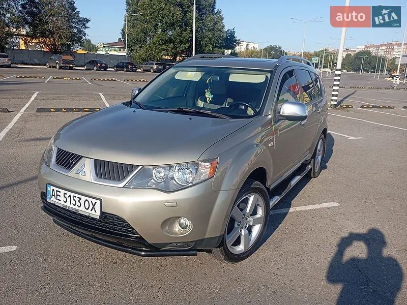 Mitsubishi Outlander XL