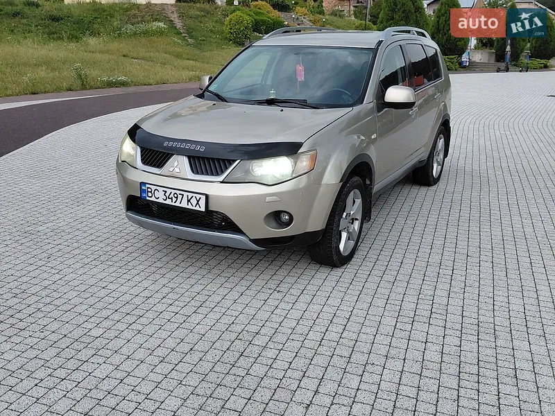 Mitsubishi Outlander XL