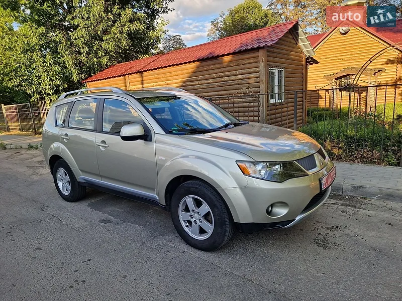 Mitsubishi Outlander XL