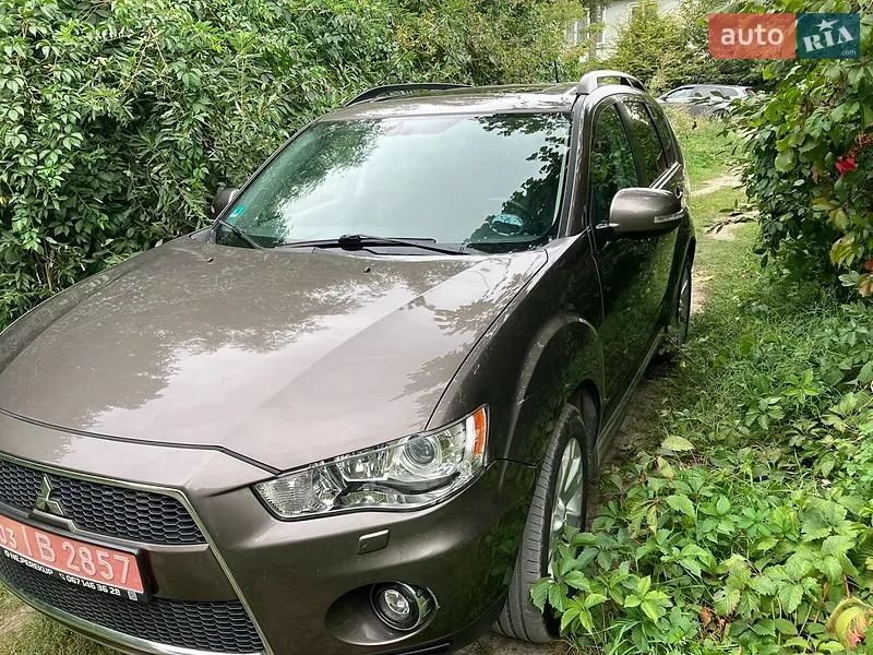 Mitsubishi Outlander XL