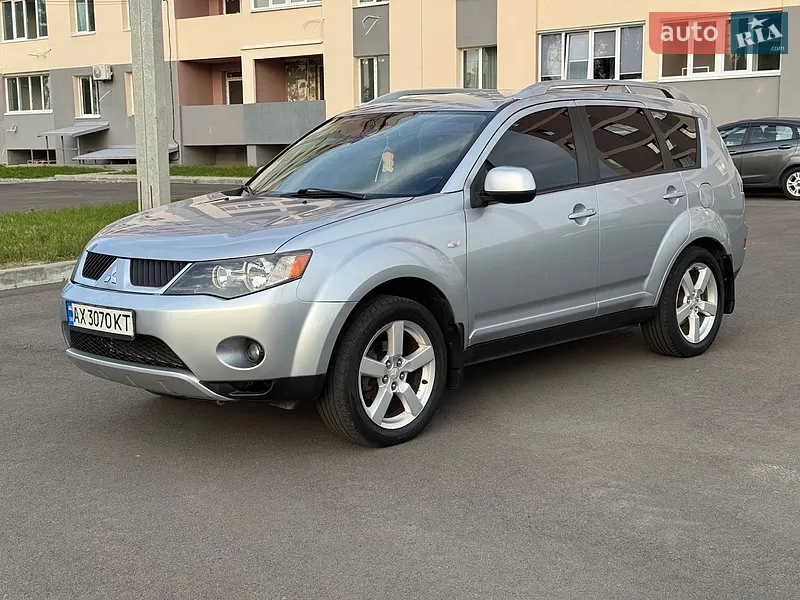 Mitsubishi Outlander XL