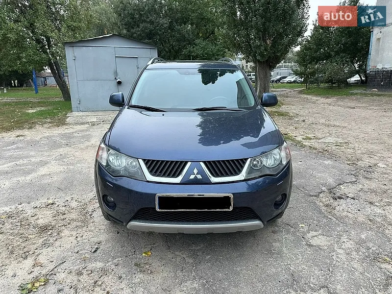 Mitsubishi Outlander XL