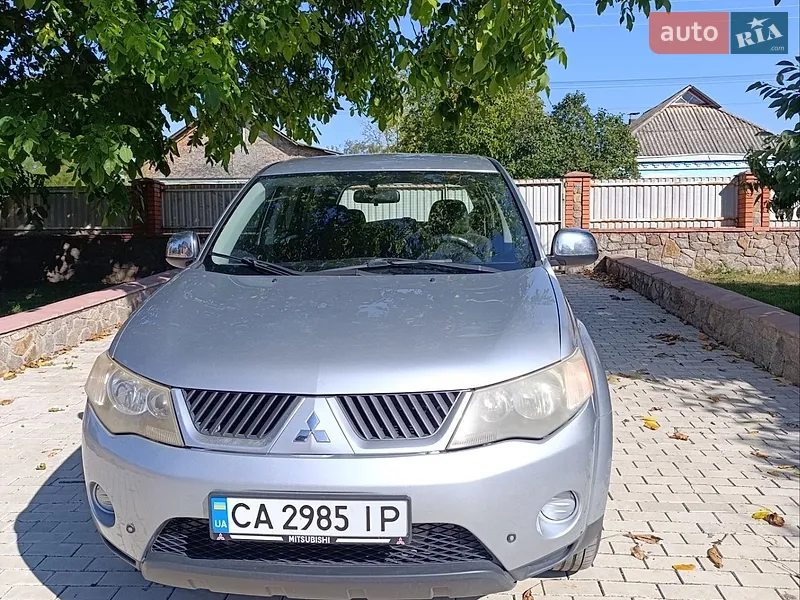 Mitsubishi Outlander XL