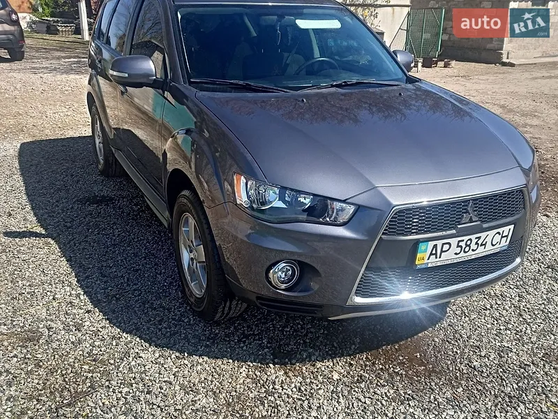 Mitsubishi Outlander XL 2012