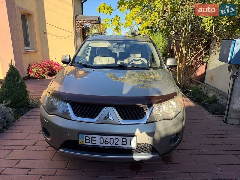 Mitsubishi Outlander XL