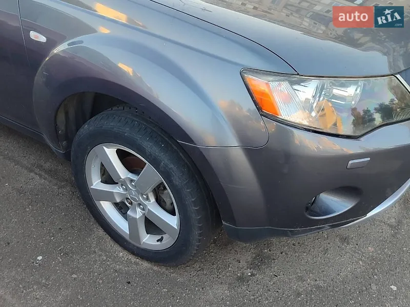 Mitsubishi Outlander XL