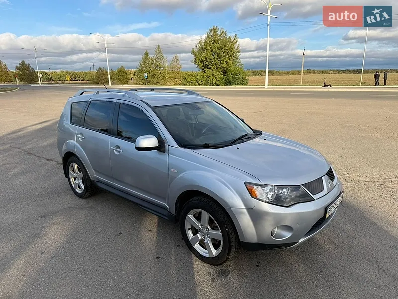 Mitsubishi Outlander XL