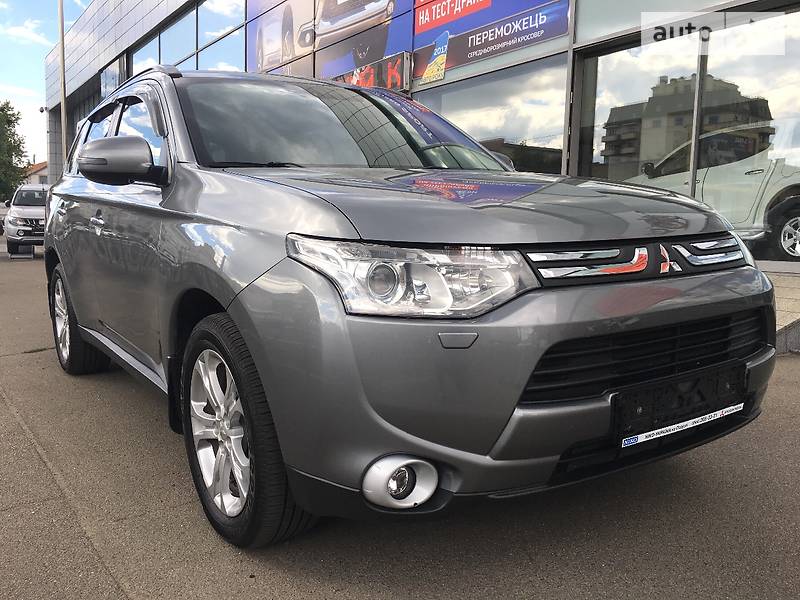 Внедорожник / Кроссовер Mitsubishi Outlander 2014 в Киеве