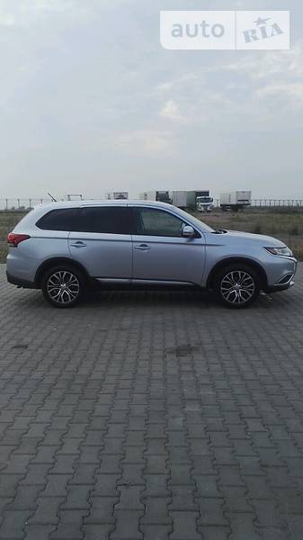 Позашляховик / Кросовер Mitsubishi Outlander 2016 в Одесі