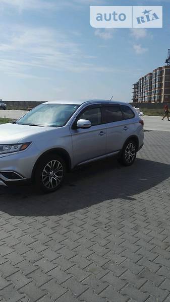 Позашляховик / Кросовер Mitsubishi Outlander 2016 в Одесі