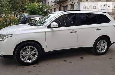 Позашляховик / Кросовер Mitsubishi Outlander 2012 в 