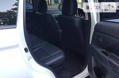 Позашляховик / Кросовер Mitsubishi Outlander 2012 в 