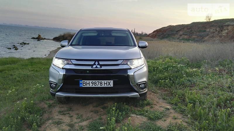 Позашляховик / Кросовер Mitsubishi Outlander 2016 в Одесі