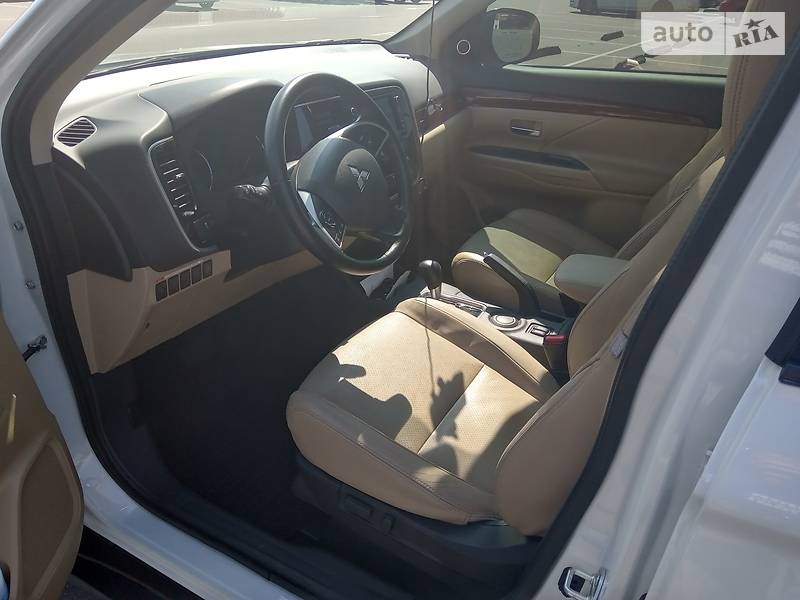Внедорожник / Кроссовер Mitsubishi Outlander 2014 в Киеве