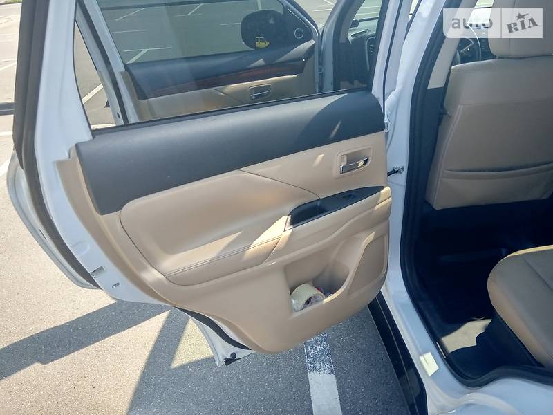 Внедорожник / Кроссовер Mitsubishi Outlander 2014 в Киеве