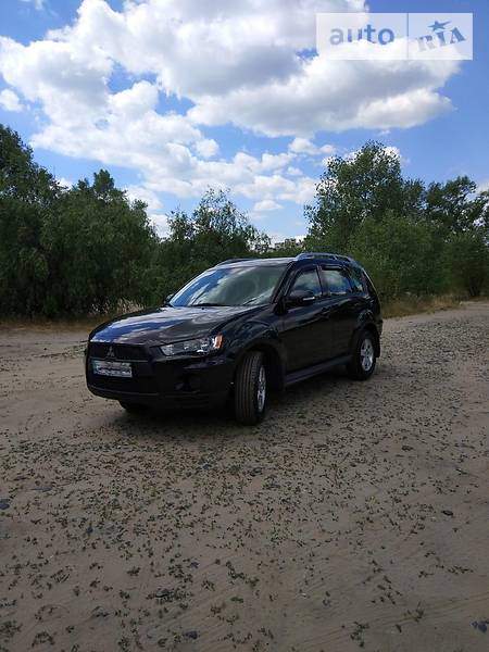 Внедорожник / Кроссовер Mitsubishi Outlander 2010 в Киеве