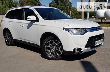 Внедорожник / Кроссовер Mitsubishi Outlander 2015 в Тернополе