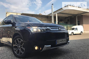 Позашляховик / Кросовер Mitsubishi Outlander 2014 в 