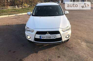 Внедорожник / Кроссовер Mitsubishi Outlander 2012 в Житомире