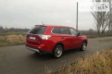 Позашляховик / Кросовер Mitsubishi Outlander 2014 в 