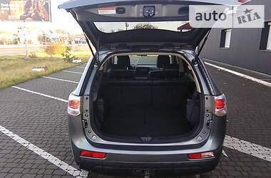 Позашляховик / Кросовер Mitsubishi Outlander 2013 в 
