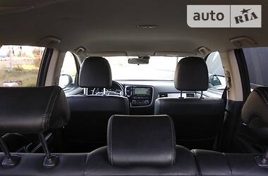 Позашляховик / Кросовер Mitsubishi Outlander 2013 в 