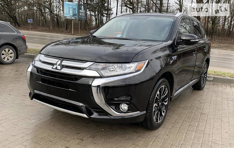 Внедорожник / Кроссовер Mitsubishi Outlander 2018 в Тернополе