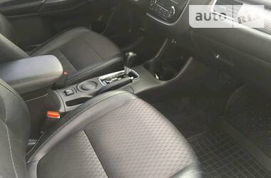 Позашляховик / Кросовер Mitsubishi Outlander 2014 в 