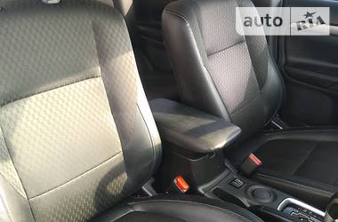 Позашляховик / Кросовер Mitsubishi Outlander 2014 в 