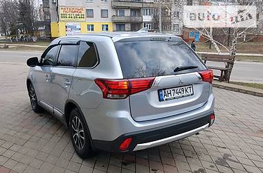 Внедорожник / Кроссовер Mitsubishi Outlander 2017 в Краматорске