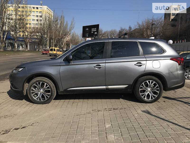 Позашляховик / Кросовер Mitsubishi Outlander 2018 в Одесі