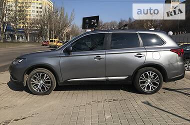 Позашляховик / Кросовер Mitsubishi Outlander 2018 в 