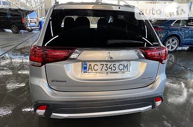 Внедорожник / Кроссовер Mitsubishi Outlander 2017 в Луцке