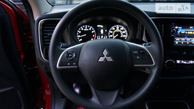 Внедорожник / Кроссовер Mitsubishi Outlander 2017 в Одессе